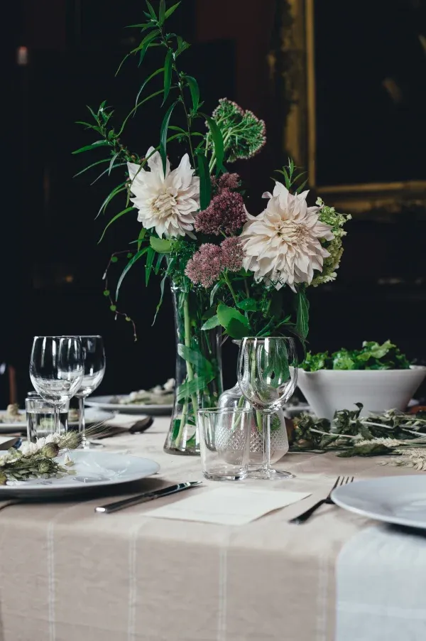 Tablecloths, runners, table services and much more: discover the full Table & Kitchen vocabulary